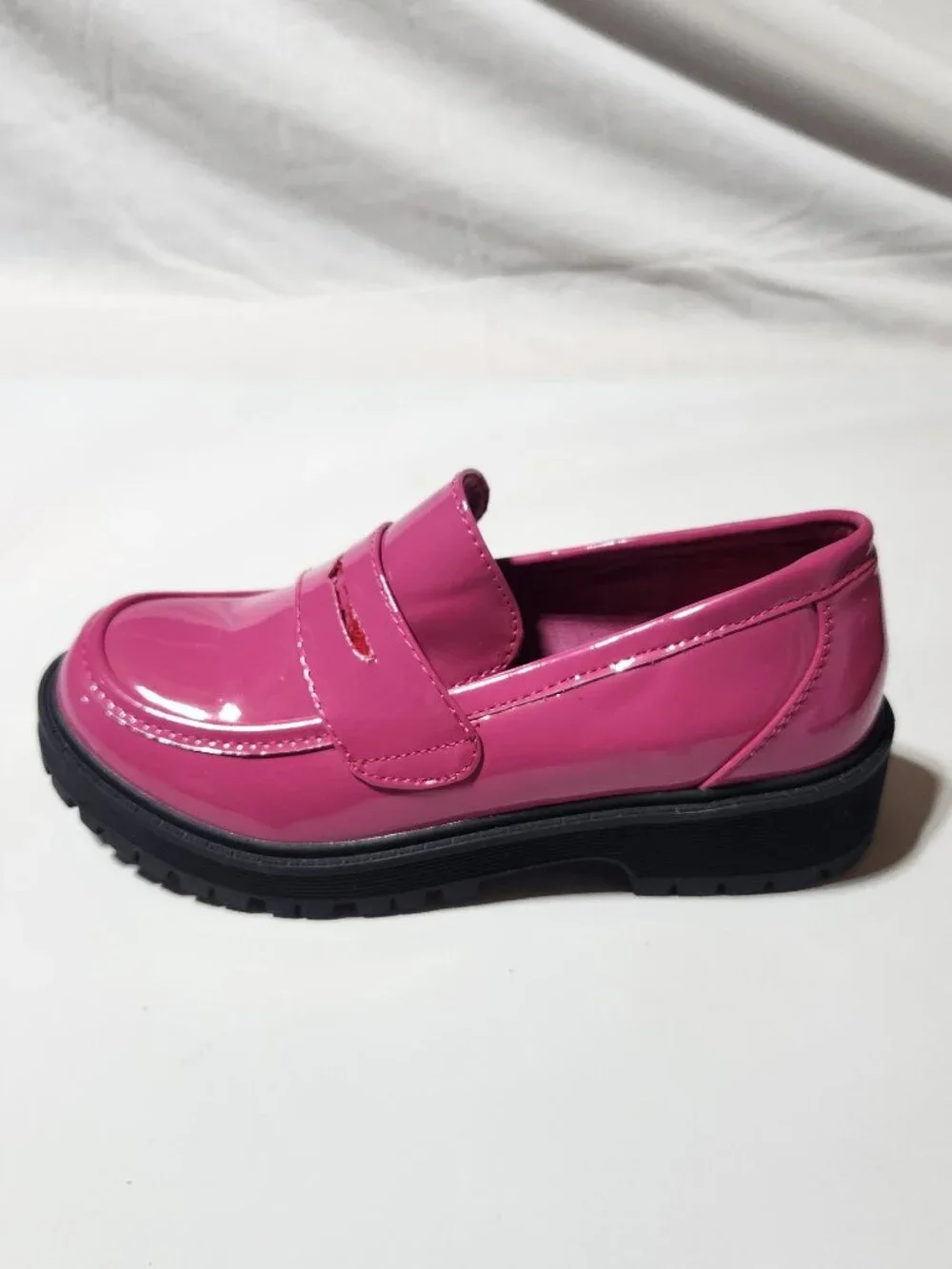 Link Girls’ Glossy Pink Loafers – Size 3 | Perfect for Fall & School Style!